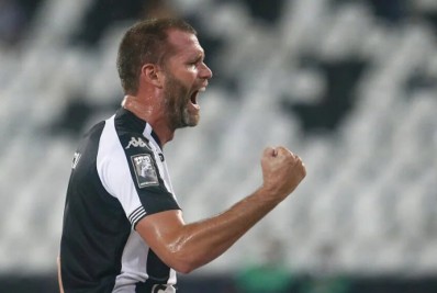 Após receber título de cidadão carioca, Carli convida estrangeiros para atuarem no Botafogo: 'Cidade mais bonita do mundo'