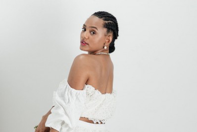 Jessica Ellen se apresenta pela primeira vez na Rocinha