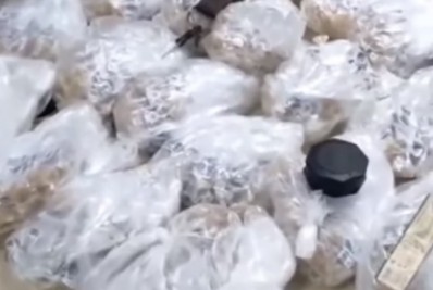 Traficantes de drogas são presos em flagrante no Jardim Noya, em Meriti