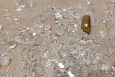 Village Mall: colar de R$ 1 milhão foi levado; vídeo mostra tiro em vitrine