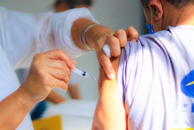 Covid-19: Nilópolis vacina com 4ª dose pessoas acima de 40 anos