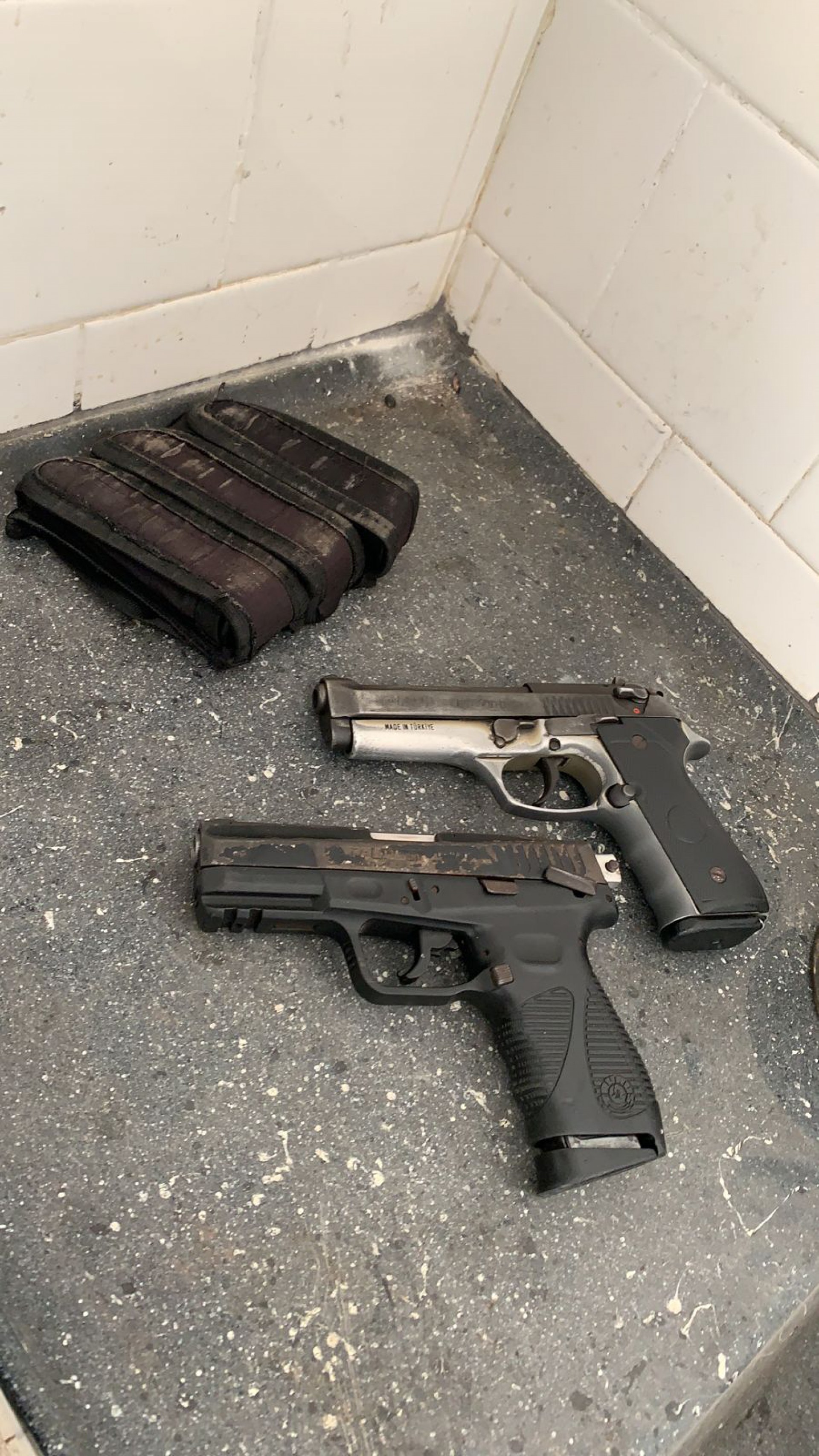 Dois criminosos armados com pistolas foram presos no Dendê - Reprodução Twitter