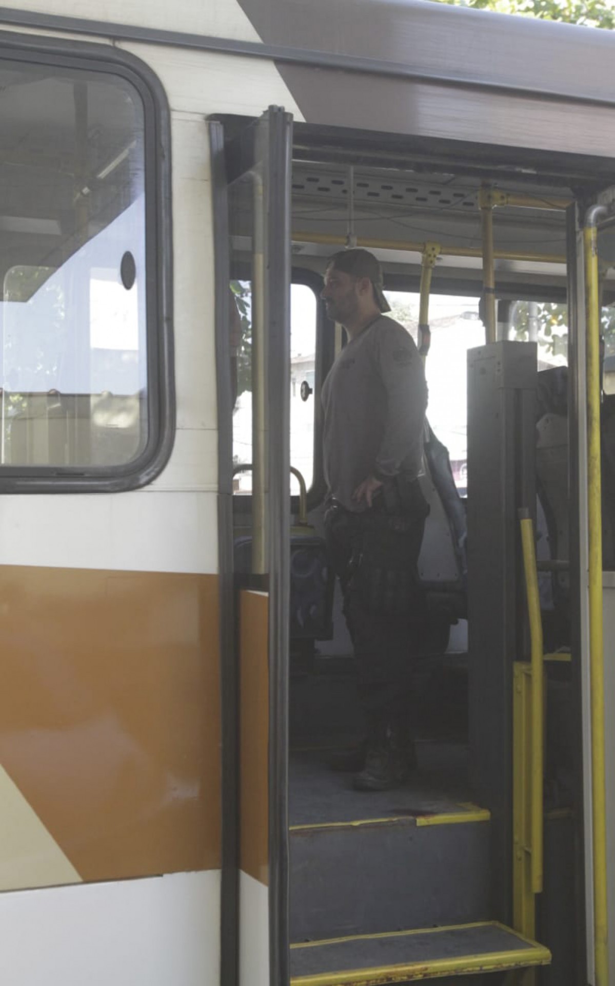 &Ocirc;nibus foi levado para a DHBF, onde passou por per&iacute;cia 
