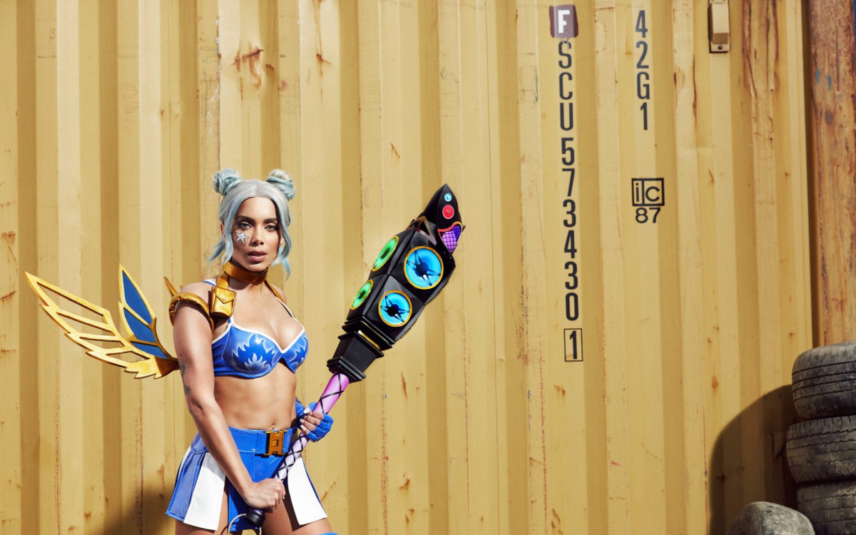 Anitta vira heroína de jogo de ação no clipe de 'Tropa', single em colaboração com Luck Muzik - Divulgação/Caroline Lima