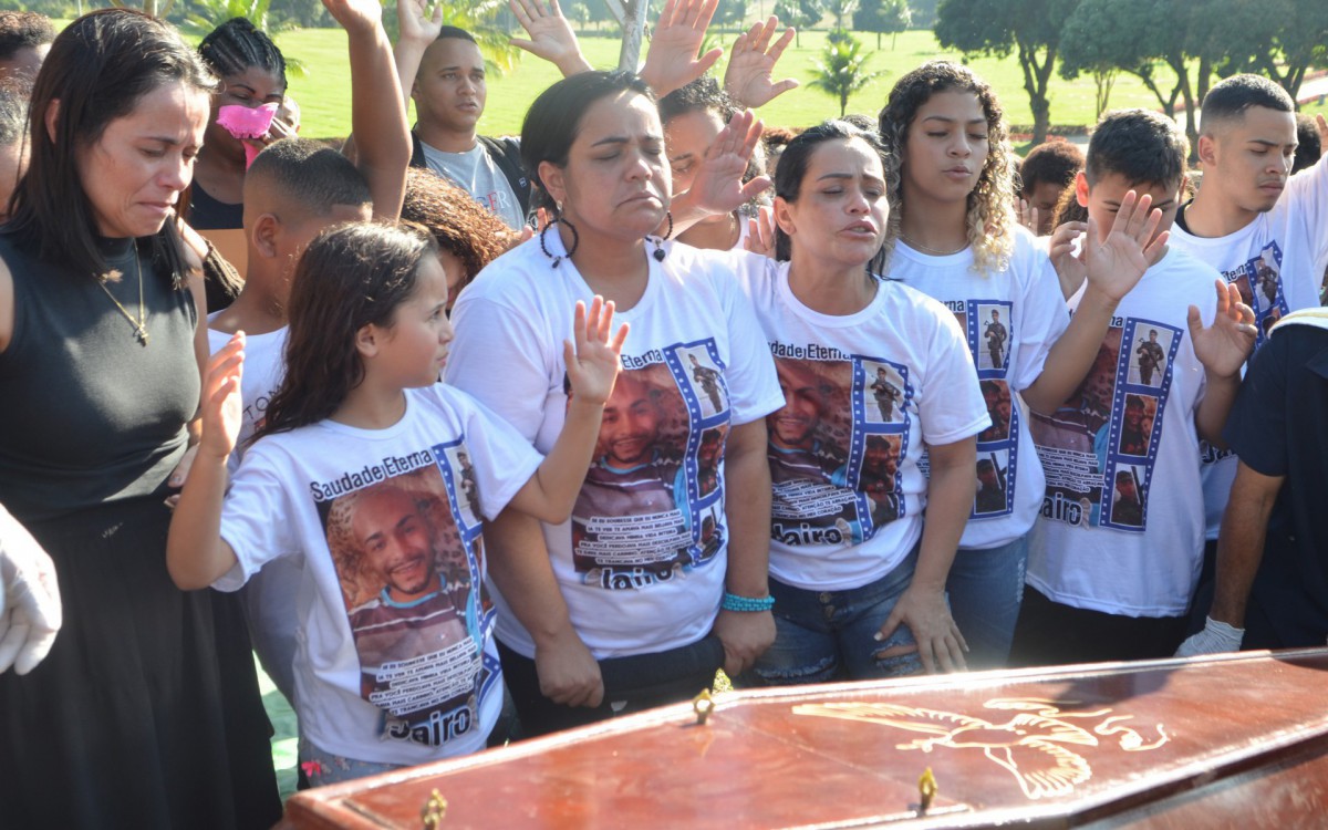 Jairo foi enterrado ontem: 'Trocaria minha vida com a dele', disse avó