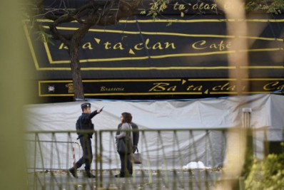 Homem acusado de comandar atentados em Paris em 2015 é condenado a prisão perpétua