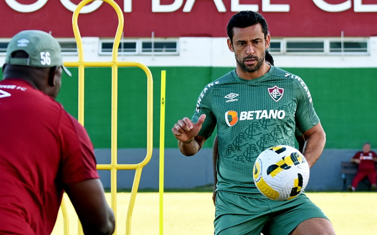 Fred, do Fluminense, comenta ausência no clássico contra o Botafogo e manda conselho a Luiz Henrique
