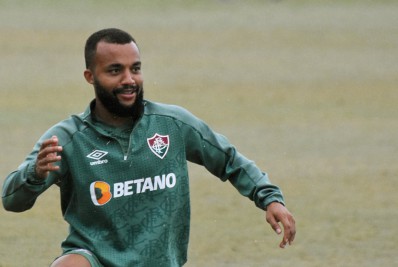 Samuel Xavier compara estilo de jogo do Fluminense com Abel Braga e Fernando Diniz
