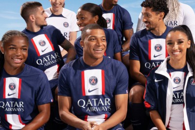 Com Neymar, Messi e Mbappé, PSG lança seu uniforme para a próxima temporada