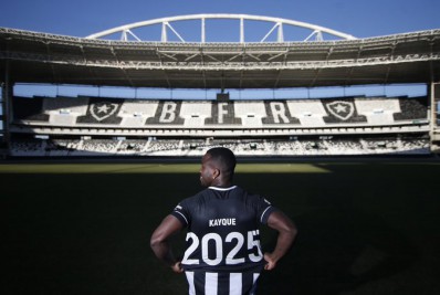 Botafogo anuncia renovação de Kayque até o fim de 2025