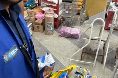 Mais de 160 kg de ração animal são descartados pelo Procon em Magé