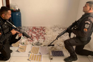 Criminoso é preso com mais de 7 mil pinos de cocaína e 6 mil pedras de crack em Cabo Frio