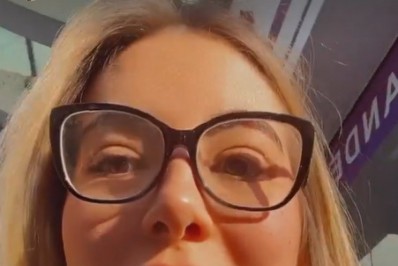 Influenciadora digital tem carro alvejado por tiros: 'Era pra matar'