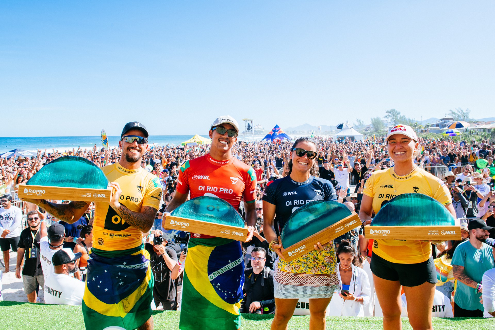 Filipe Toledo vence pela terceira vez consecutiva o campeonato de surfe