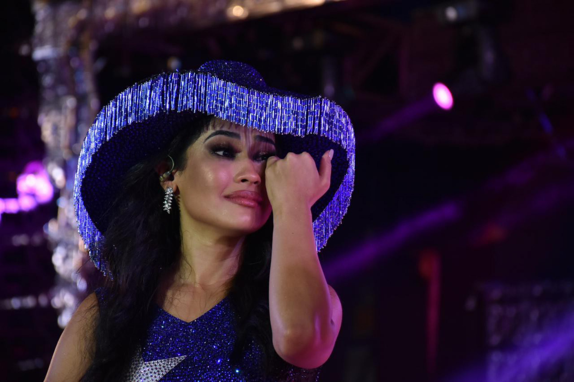 Thaynara OG se emociona no palco - Ag. News