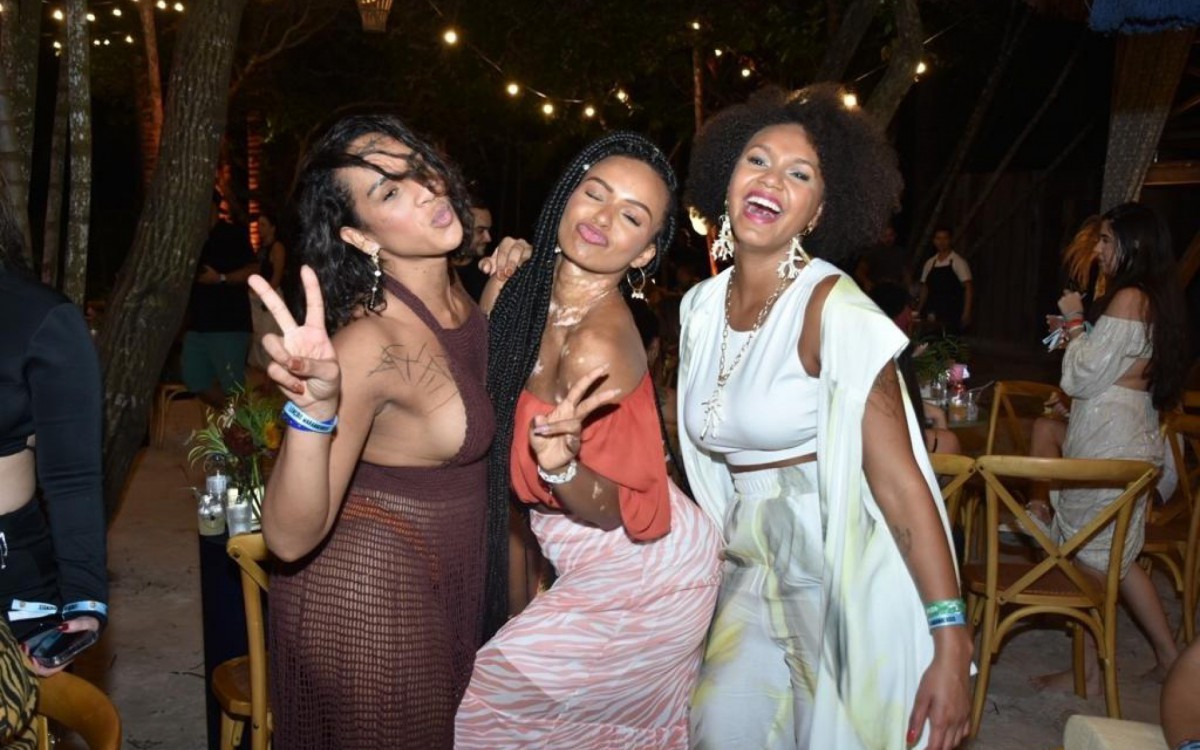 Ex-BBBs se re&uacute;nem em evento de Thaynara OG