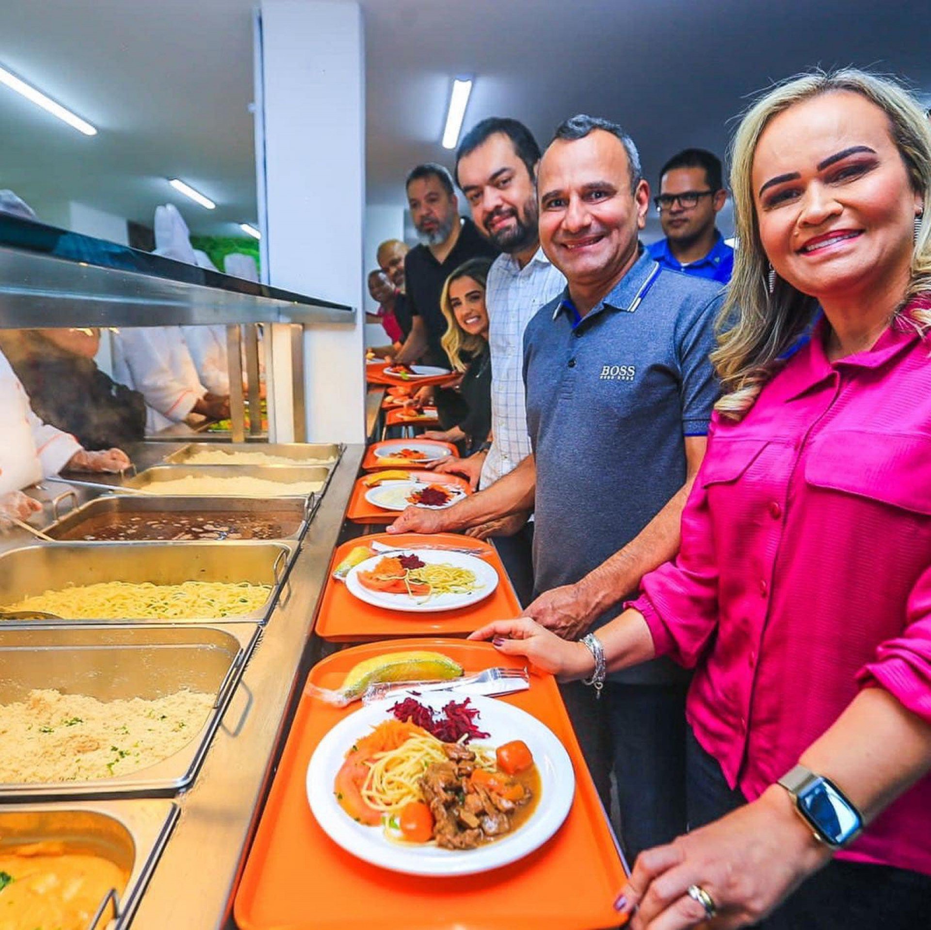 A deputada federal Daniela do Waguinho, o prefeito Waguinho e o governador Cláudio Castro na inauguração do Restaurante do Povo de Belford Roxo - Rafael Barreto / PMBR