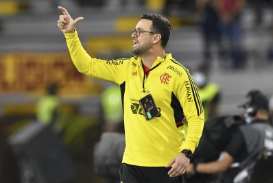 Auxiliar do Flamengo admite dificuldade em vitória na Libertadores: 'Fora de casa vamos sofrer'
