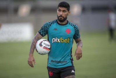 Yuri avalia o Vasco com Alex Teixeira e Nenê juntos: 'Eu corro para eles'