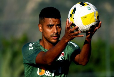 Alan sofre lesão e não tem previsão de estreia pelo Fluminense