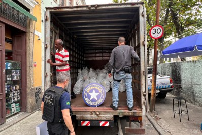 Operação apreende cerca de R$ 3 milhões em produtos eletrônicos piratas no centro do Rio
