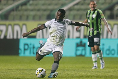 Kayque lamenta derrota do Botafogo, mas mantém otimismo na Copa do Brasil: 'Tem nada perdido'