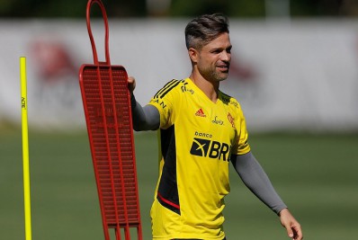 Diego Ribas critica vaias da torcida do Flamengo e pede: 'Vamos refletir'