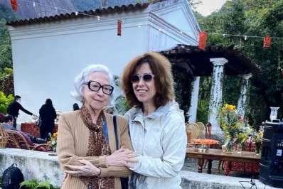 Fernanda Montenegro visita Fernanda Torres em gravação de série: 'Aplausos'