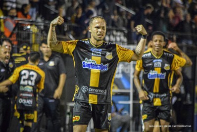 Ex-jogador do Flamengo, atacante provoca o Vasco e faz menção a Gabigol