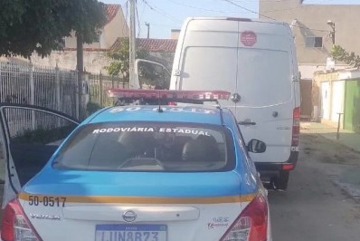 BPRv recupera van roubada em Iguaba Grande; dois homens foram presos
