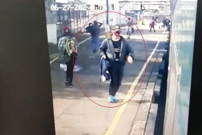 Vídeo: Câmeras de segurança registraram morte de ex-paraquedista dentro de trem