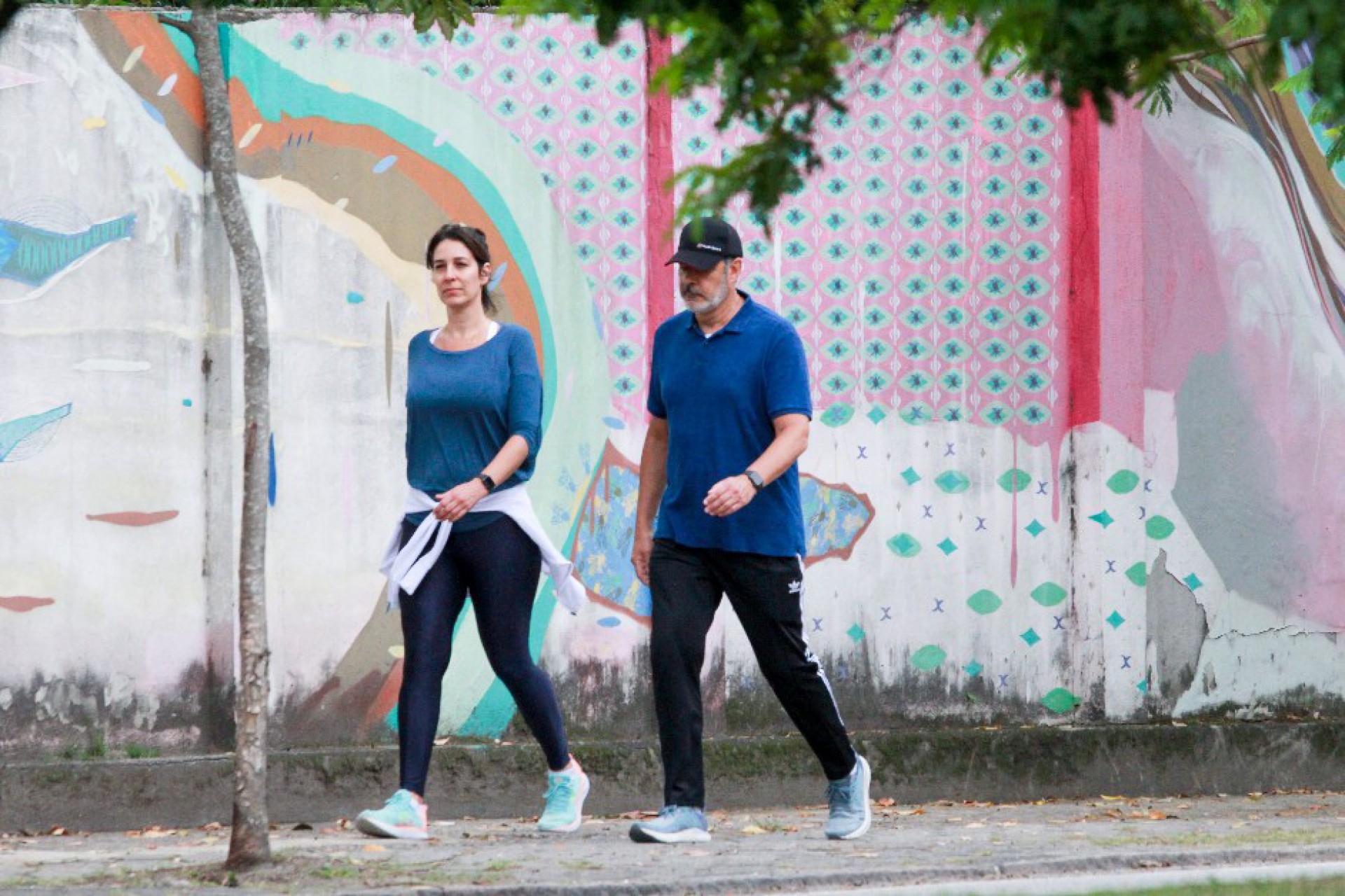 William Bonner faz caminhada no Jardim Botânico, na Zona Sul do Rio, acompanhado pela mulher, Natasha Dantas - J / Ag. News