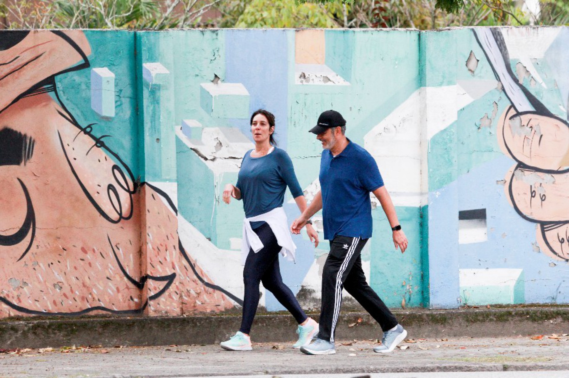 William Bonner faz caminhada no Jardim Botânico, na Zona Sul do Rio, acompanhado pela mulher, Natasha Dantas - J / Ag. News