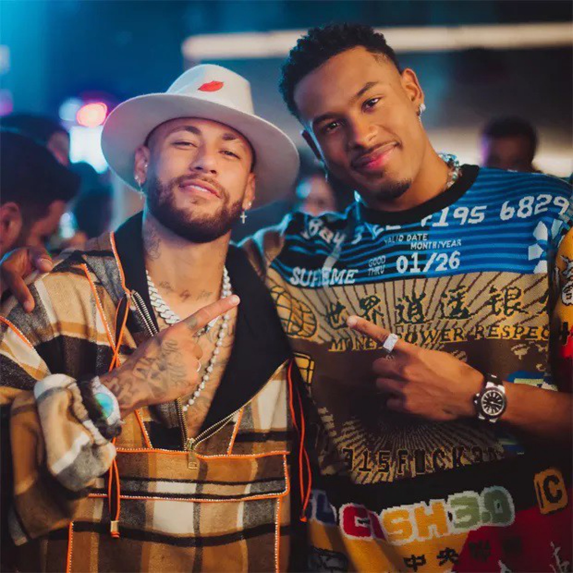 Neymar e Paulo André posam para foto juntos - Reprodução Internet