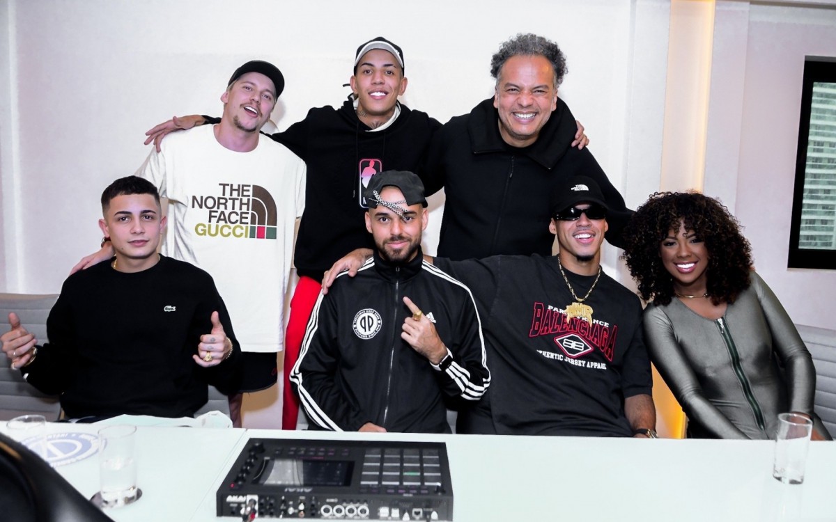 O diretor artístico Zé Ricardo reuniu os artistas que se apresentam no Palco Sunset e Espaço Favela do Rock in Rio - Webert Belecio / Ag. News