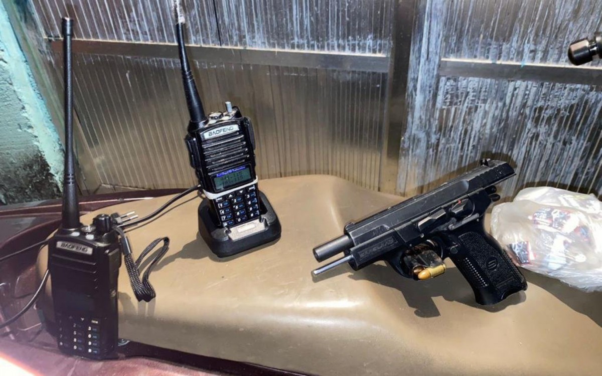 PMs apreenderam arma, r&aacute;dios transmissores e drogas no Chapad&atilde;o