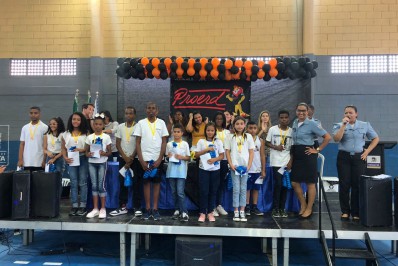 Formatura do Programa Educacional de Resistência às Drogas é realizada em Mesquita