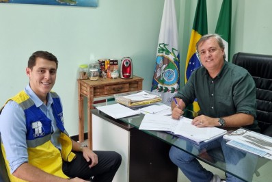 Alexandre Martins assina termo de cooperação entre Búzios e Governo do Estado para iniciar as obras na estrada da Fazendinha