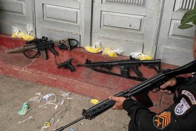 Polícia Militar realiza operações em comunidades do Rio 