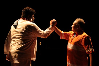 Últimos dias para ver os reis do carnaval, Joãosinho Trinta e Laíla, em cena no teatro