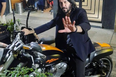 Justiça condena Facebook a reativar conta de sósia do ator Keanu Reeves