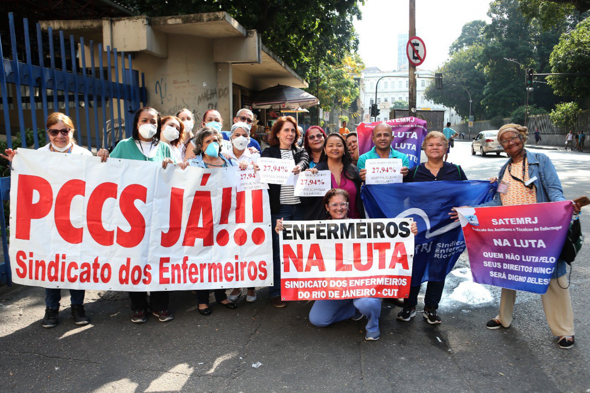 Profissionais municipais protestam em frente ao Souza Aguiar - Cleber Mendes / Agência O DIA
