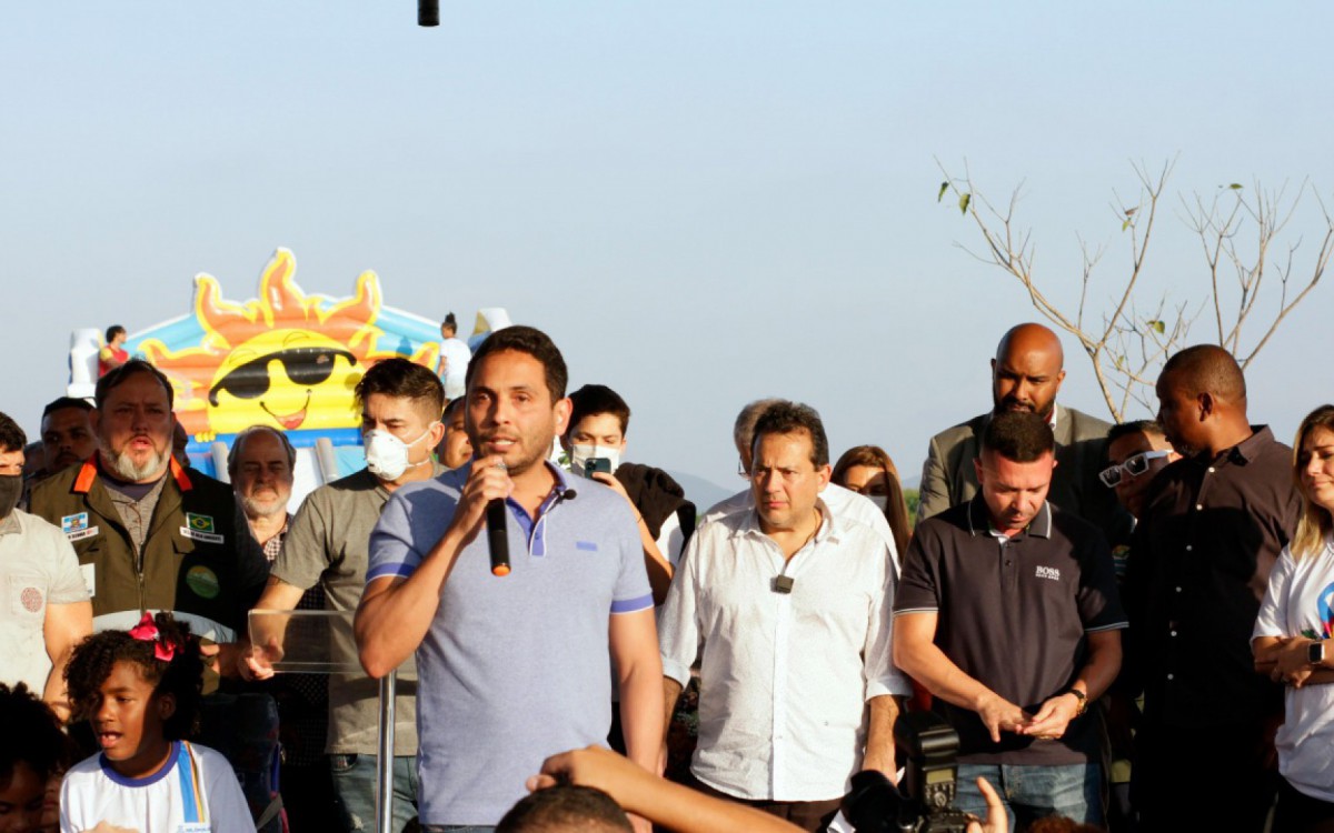 O prefeito Abra&atilde;ozinho fez um discurso emocionado