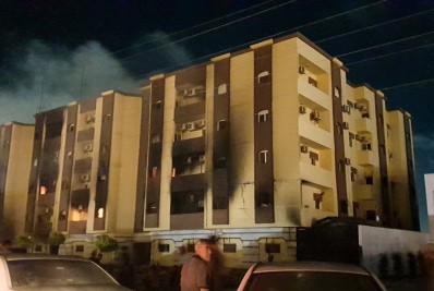 Manifestantes invadem sede do governo da Líbia e protesto termina com saques e incêndio