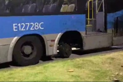 Roda de BRT se solta e deixa dois feridos na Taquara, Zona Oeste do Rio