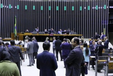 Câmara faz sessão extraordinária de um minuto para agilizar PEC kamikaze em ano eleitoral
