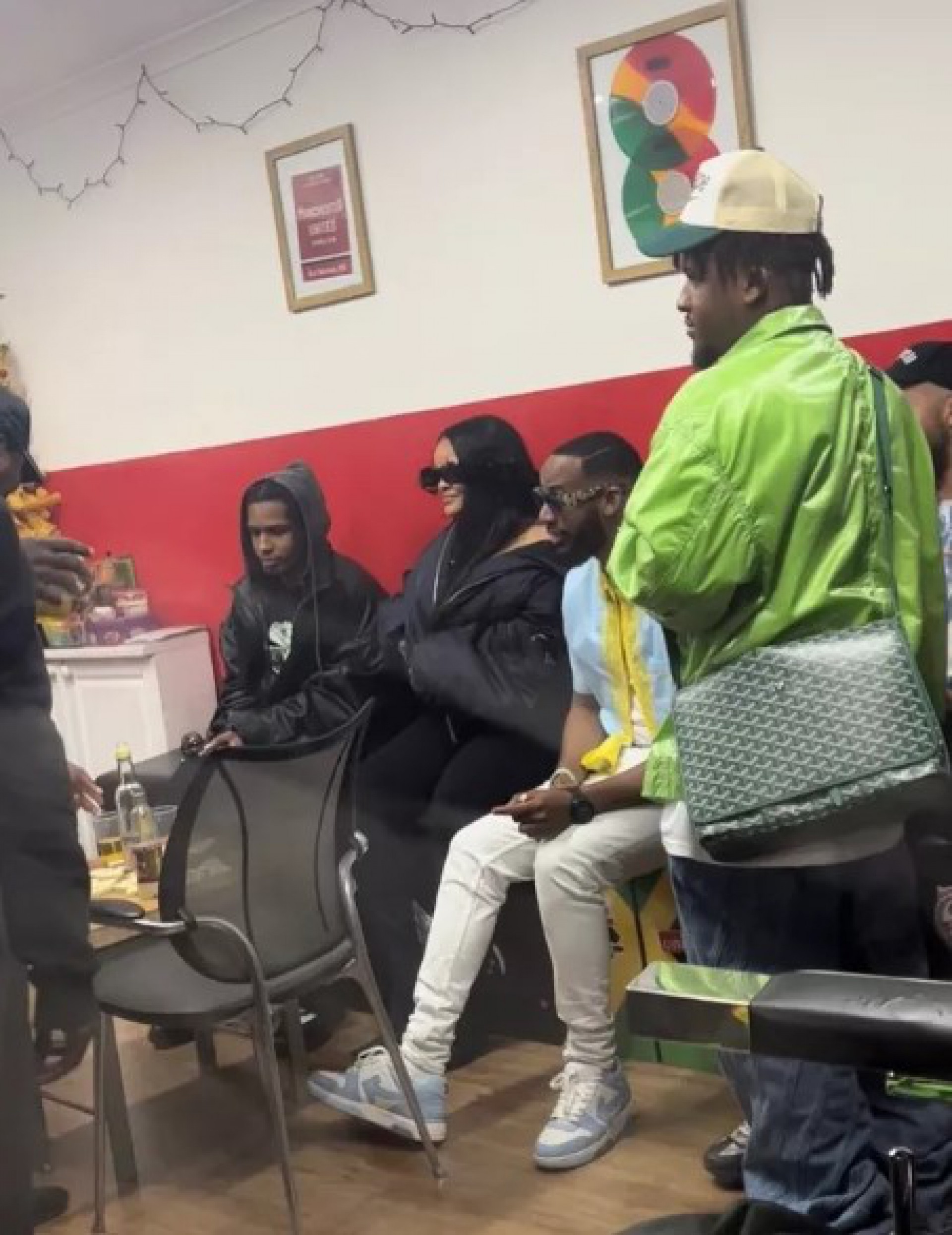 Rihanna é vista em Londres - Reprodução/Instagram