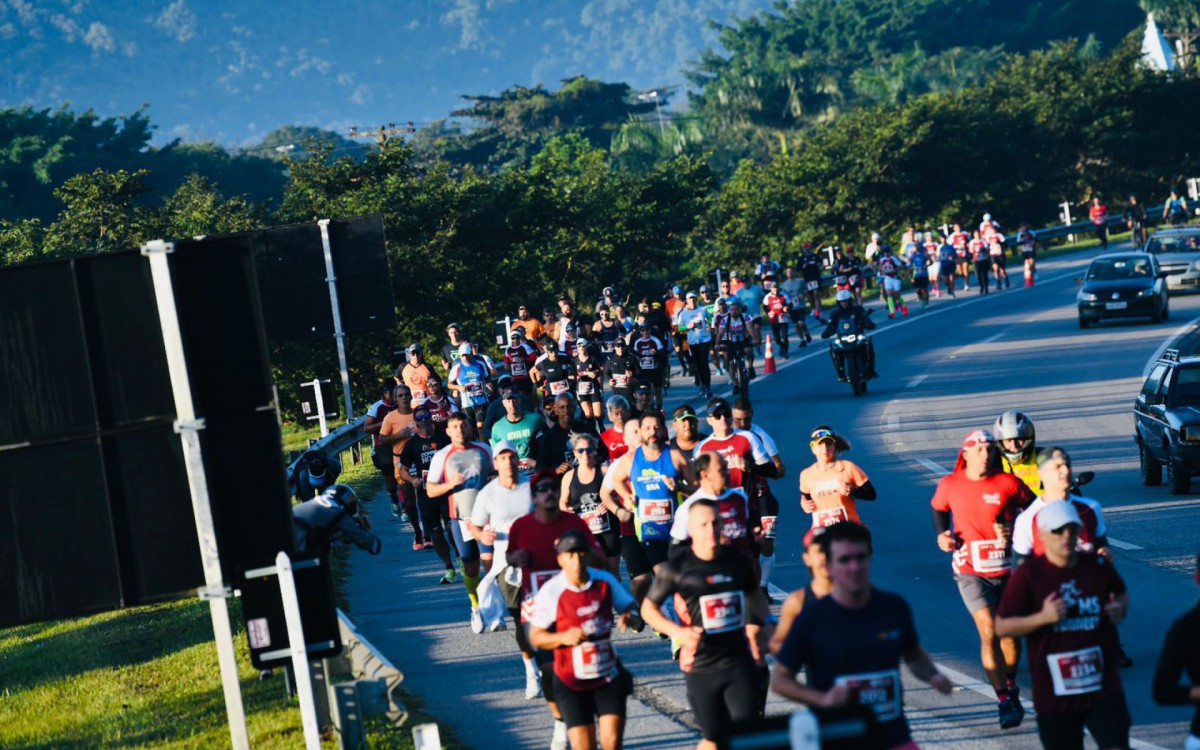 A corrida come&ccedil;ou bem cedo neste domingo