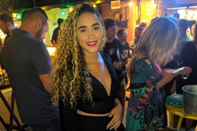 Corpo de jovem morta por irmã PM é enterrado em Niterói