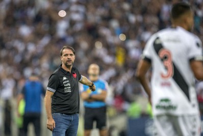 'A gente encara com naturalidade', diz Maurício Souza sobre xingamentos da torcida do Vasco